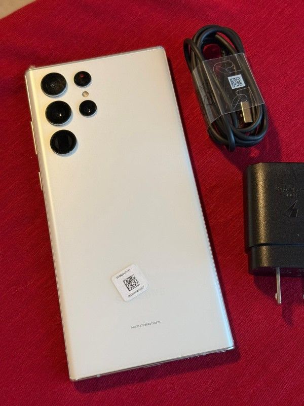 Samsung Galaxy S22 Ultra , Unlocked for all Company Carrier , Excellent Condition Like New