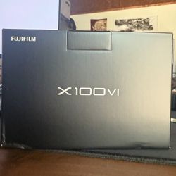 Fujifulm x100vi Camera Silver