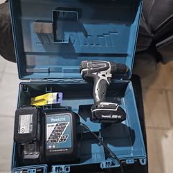 Makita Lithium Cordless Driver Drill Kit
