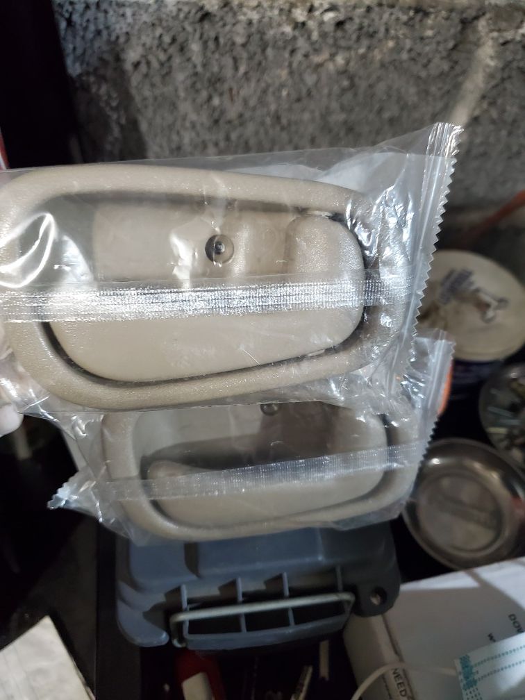 Corolla door handles 20$