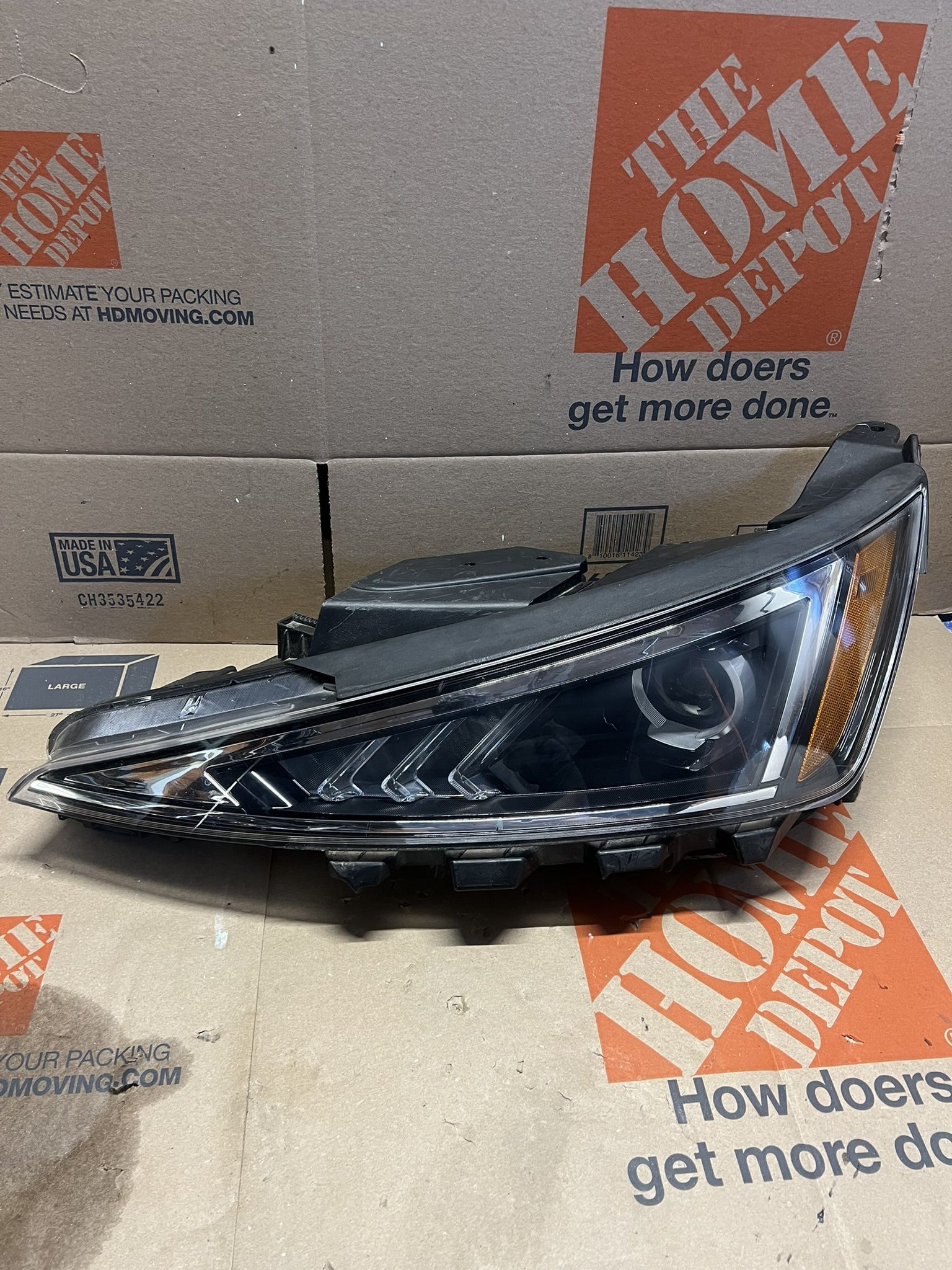 19 - 20 Hyundai Elantra Headlight