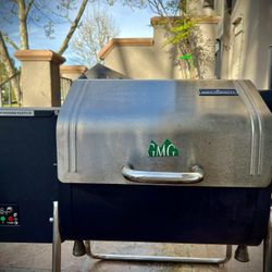 Green Mountain Grills Davy Crockett Tailgate Pellet Smoker - Excellent Condition