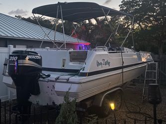 Hurricane 246 Fun Deck  boat