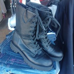 Bamboo Wonan Boots Size 7.5