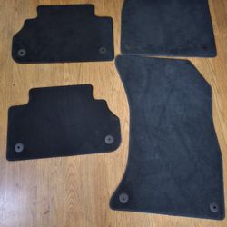 Brand New Genuine Audi Q5 Carpet Floor Mats – Never Used