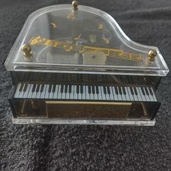 VINTAGE SANKYI LAUREL GRAND PANIO MUSIC BOX. MINI PIANO.