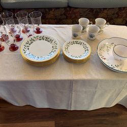 Lenox Pfaltzgraff Fine Bone China Christmas Winterberry