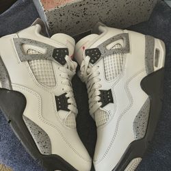 Jordan 4 White Cement Size 8 (NO TRADES)
