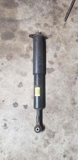 2007 Pacifica rear strut