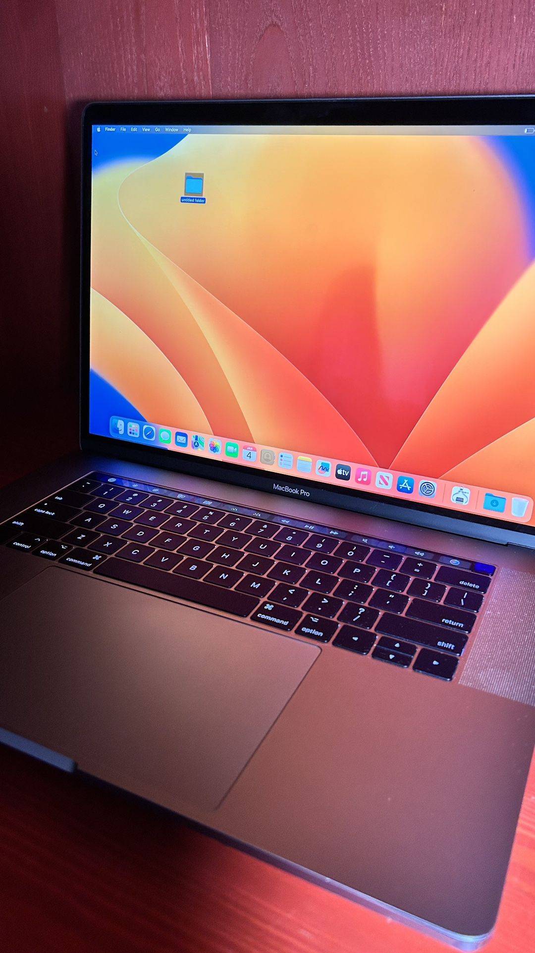 Apple MacBook Pro 15” Retina, Touch Bar, I7, 16GB RAM 512GB SSD $460