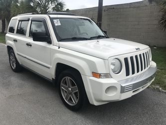 2008 Jeep Patriot LMTD 1 owner no accident