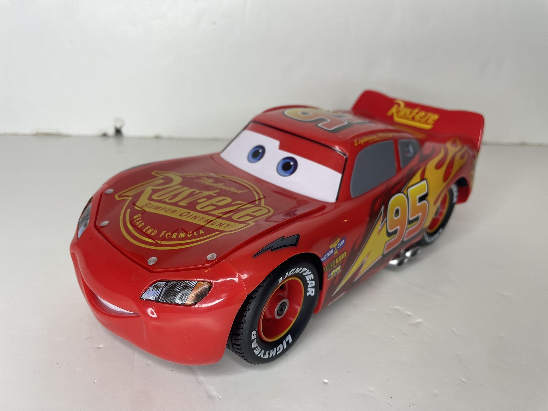 Disney Pixar cars lightning McQueen toy car