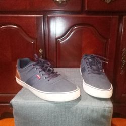 Men's Size 10 Levi's Casual Shoes