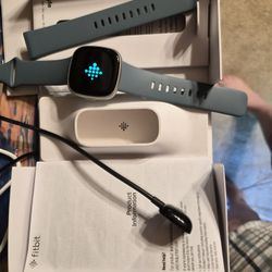 Fitbit Versa 4 Fitness Smartwatch 