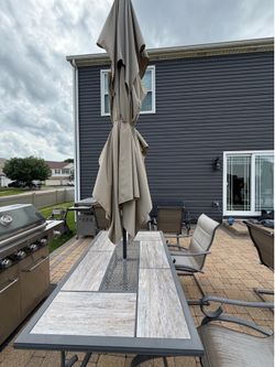 Outdoor patio umbrella