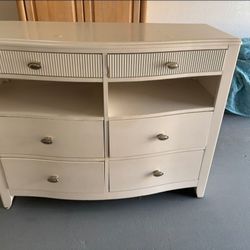 White 6-Drawer Dresser