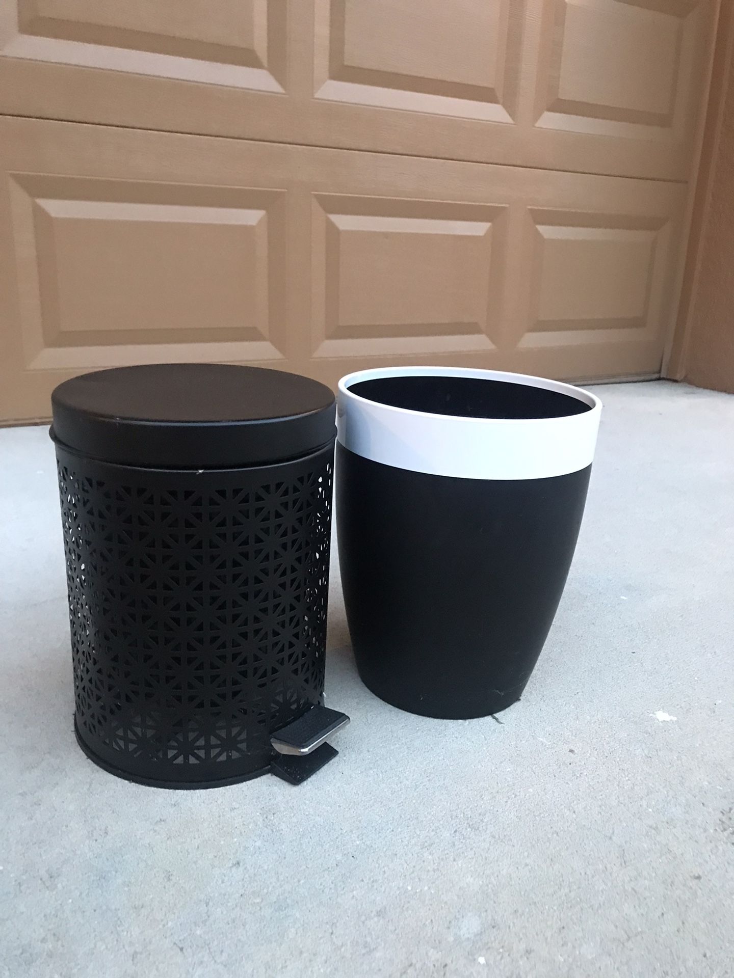 Small Trash Cans 