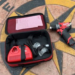Milwaukee M12 FUEL 12-Volt Lithium-Ion Brushless Cordless 1/2 in. Hammer Drill Kit with 1 Compact 2.