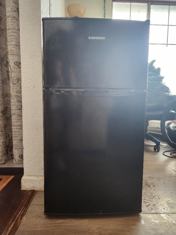 Bangson Mini Fridge With Freezer 