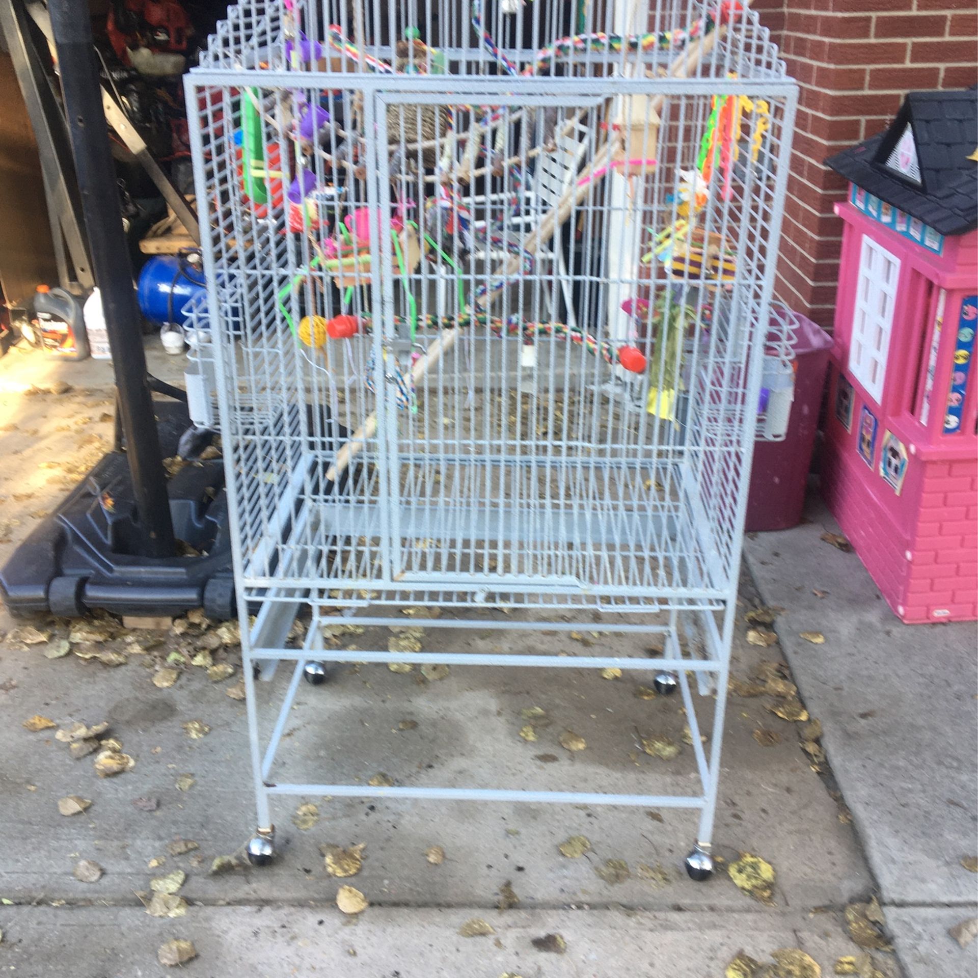 Parrot Cage Large With Wheels. DELIVERY AVAILABLE