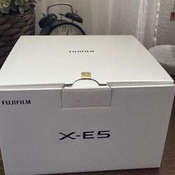 Fujifilm XE-5 (Black) Body Only
