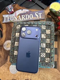 I p h o n e 17 p r o 256GB blue unlocked any carrier