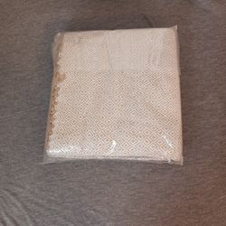A Shawl/Light Blanket 