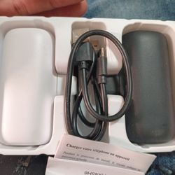 Blk/wht  Portable Charger Packs