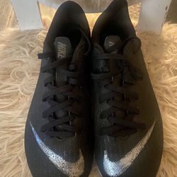 Soccer Nike Shoes Size:2 Y For Boys