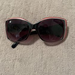 auethentic pink chanel square sunglasses only worn few times n is in good condition