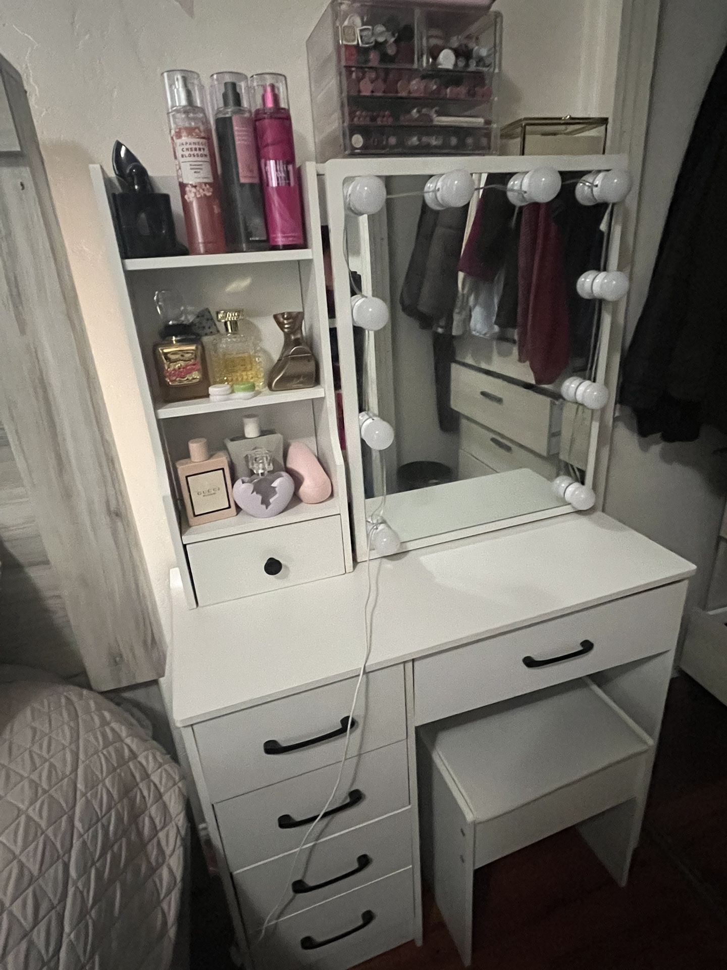 Makeup Vanity Desk with Mirror