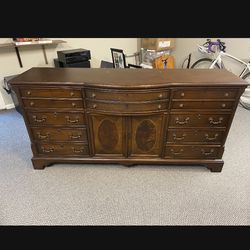 Dresser: Drexel Heritage 12 Drawer Dresser 