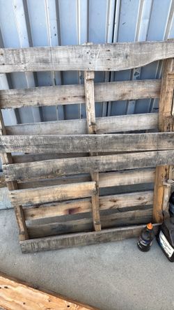 Wood Pallets (FREE) (5)
