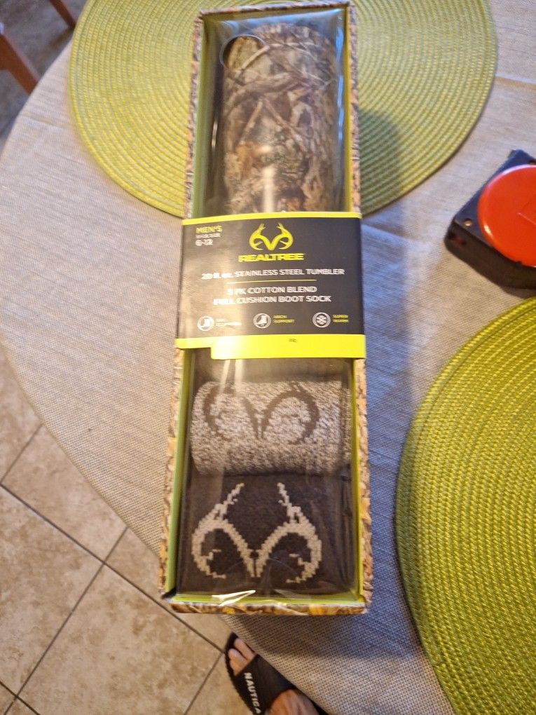 20FÑ OZ.STAINLESS STEEL TUMBLERS 3PK COTTON BLENDULL CUSHION BOOT SOCK. $40. FIRM PRICE