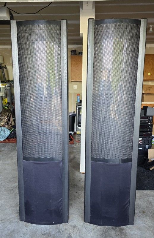 Martin Logan The Quest Z Hi End speakers