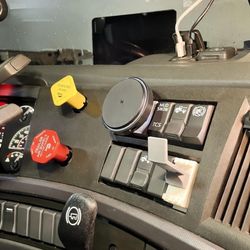 Volvo VNL 2019-2024 Wireless Charging Phone Holder | No Drill, EZ Snap-In Instal