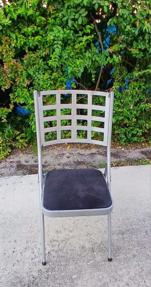 FOLDING CHAIR- 1 UNIT ONLY