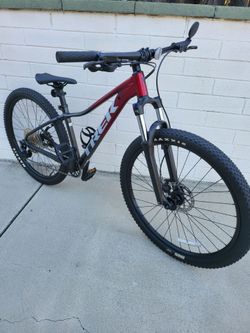 Trek 6 marlin adult small fits 5' to 5"6 ridden twice