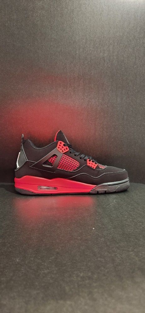 Jordan Retro 4 Red Thunder Size 8