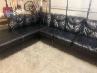 Sectional couch with pull out bed