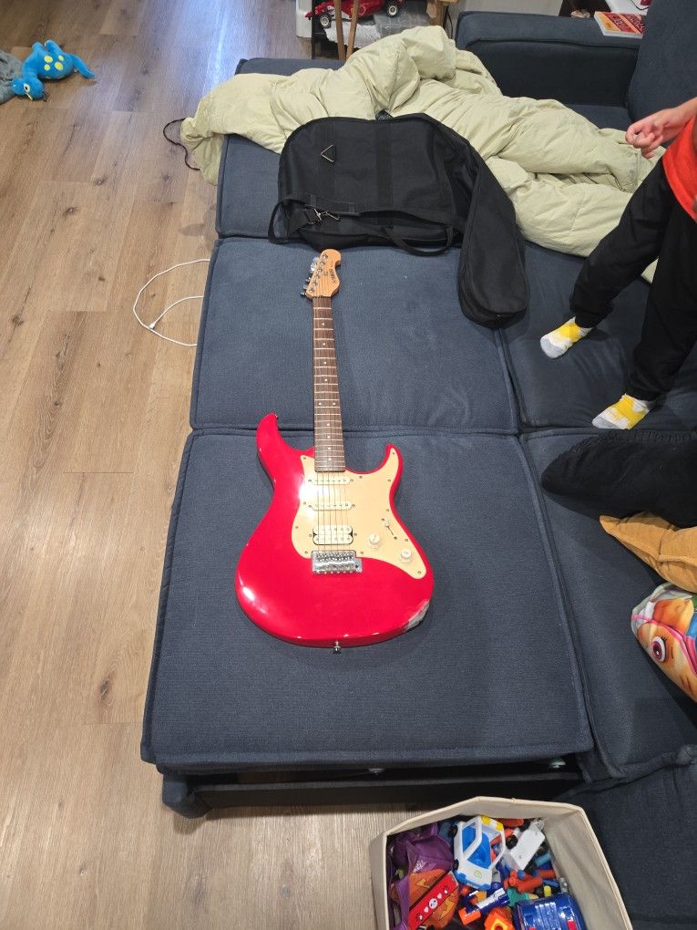 Electric Guitar Vintage (Yamaha EG112C) With Amp