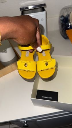 Little girl dolce and gabbana sandals