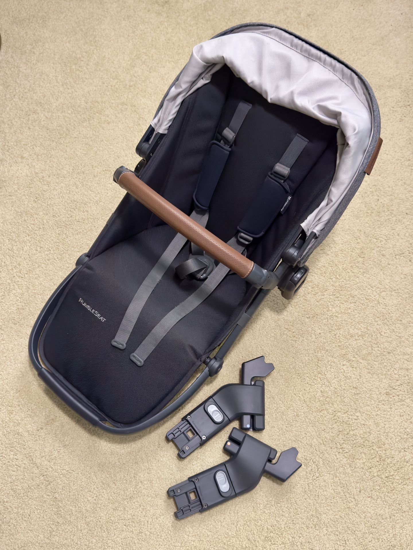 UPPAbaby RumbleSeat V2+ Greyson - Charcoal Mélange | Carbon Frame | Saddle Leather