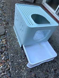 Free cat litter box￼