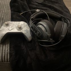 Xbox One Controller And Headset 