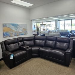 5-pc Leather Sectional w/ power recliners  - Addyson 