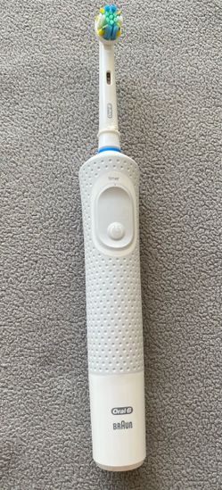 Oral-B Braun Oscillating Rechargeable Toothbrush Handle, Charger, Cord