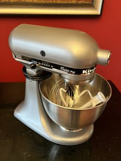KitchenAid Classic Plus Stand Mixer (Model KSM75) – Excellent Condition Pickup in Kingwood