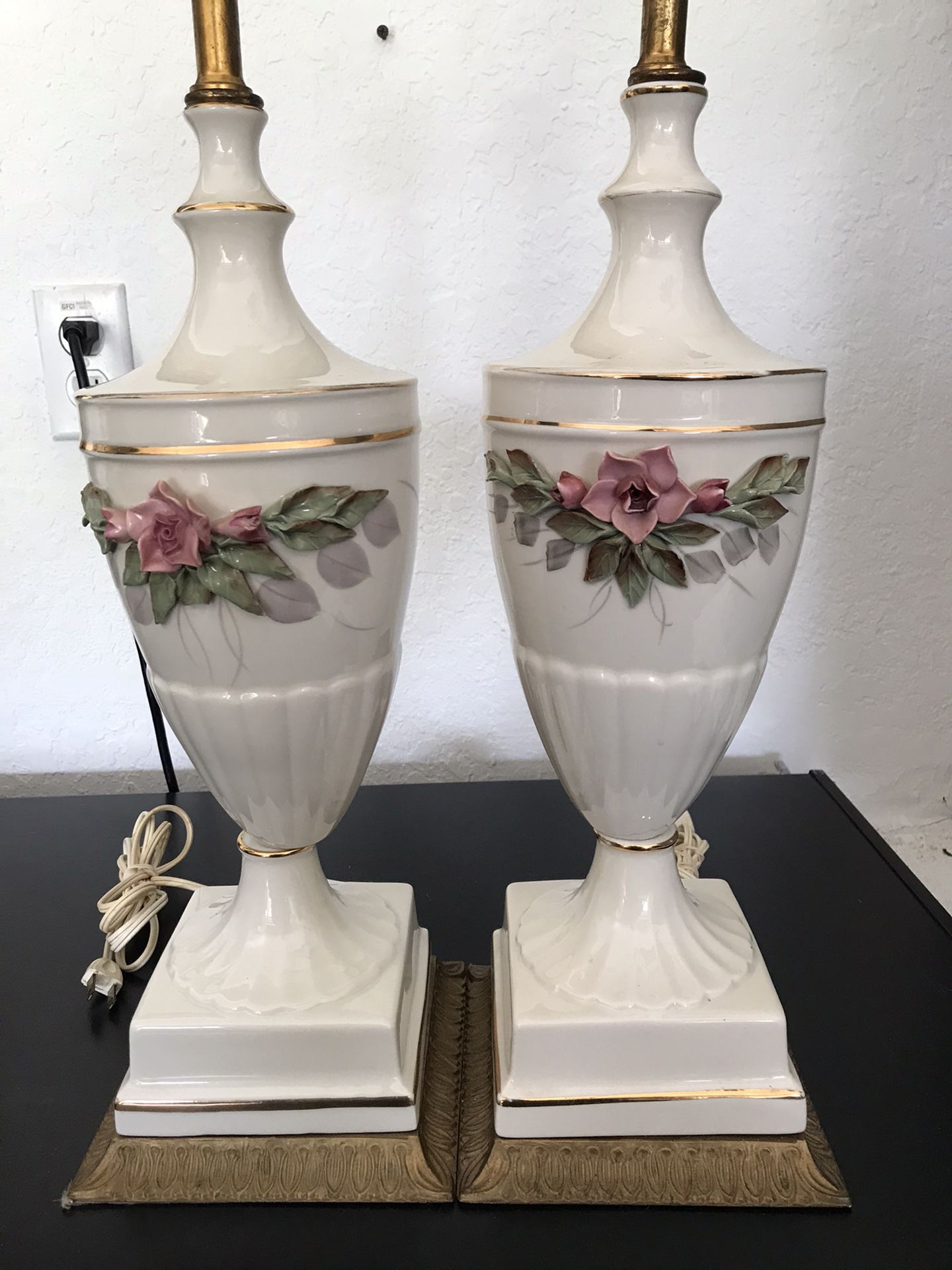Antique Porcelain Gardenia Capomonte set of lamps
