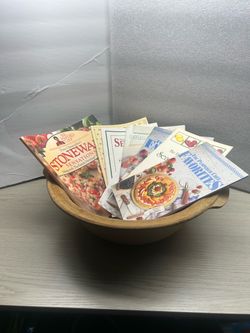 Pampered Chef Family Heritage Stoneware 12.5” Large Baking Bowl + 7 Pampered Chef Recipe Books-Reduced Again